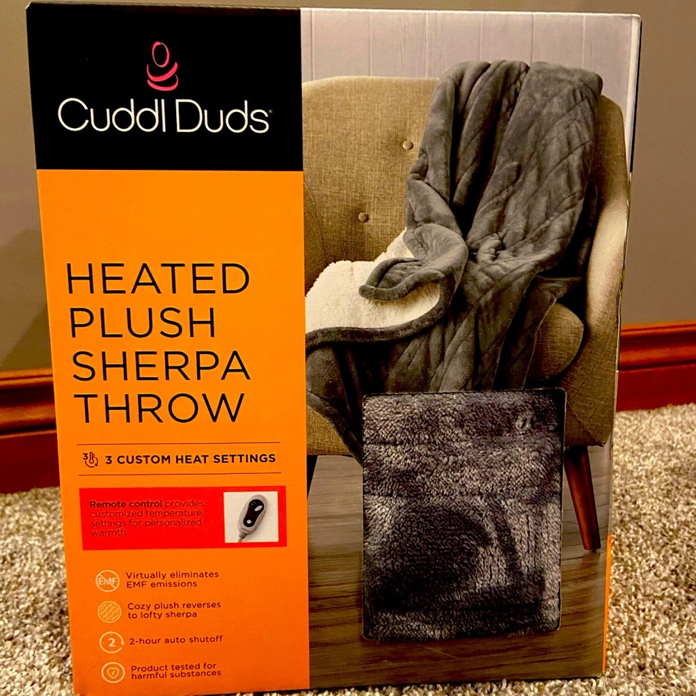 Cuddl Duds Heated Plush Sherpa Throw.